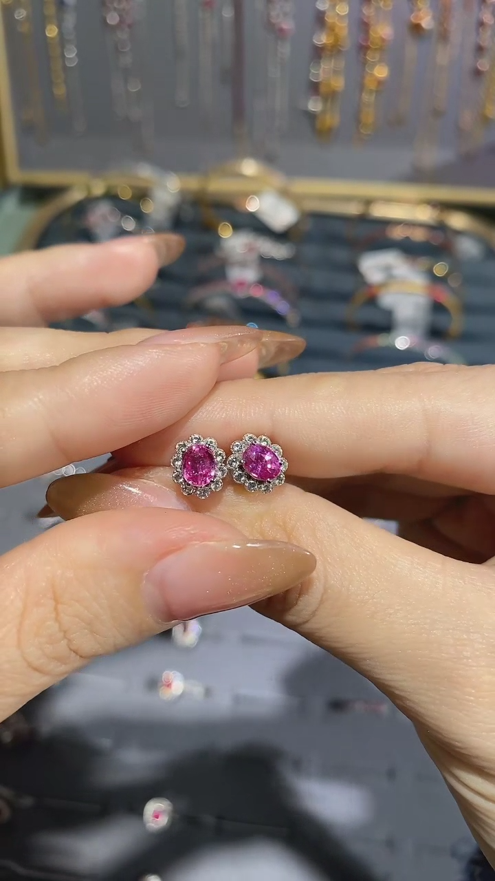 【闪购商品】红宝石耳饰18K金镶嵌耳钉