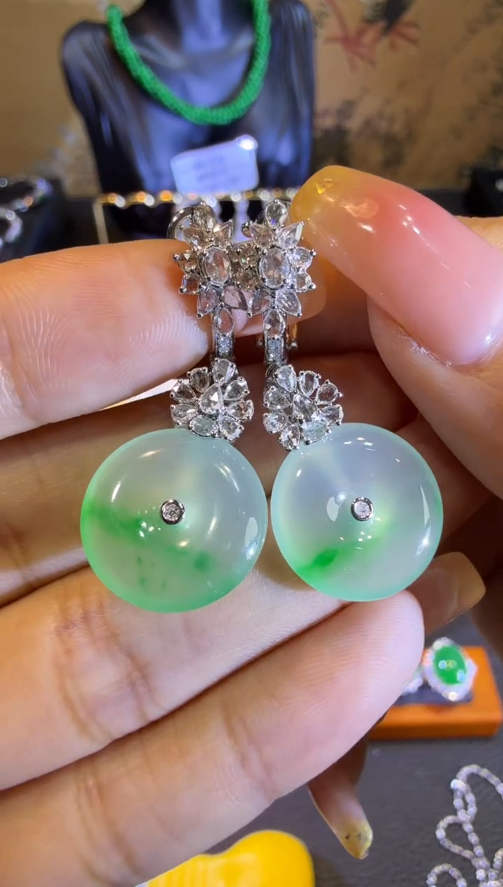 【闪购商品】翡翠耳饰18K金镶嵌木那金丝绿起胶平安扣