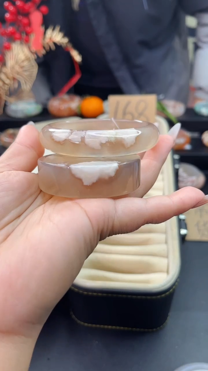 【闪购商品】石英质玉手镯未镶嵌赠送镯心（圈口）58