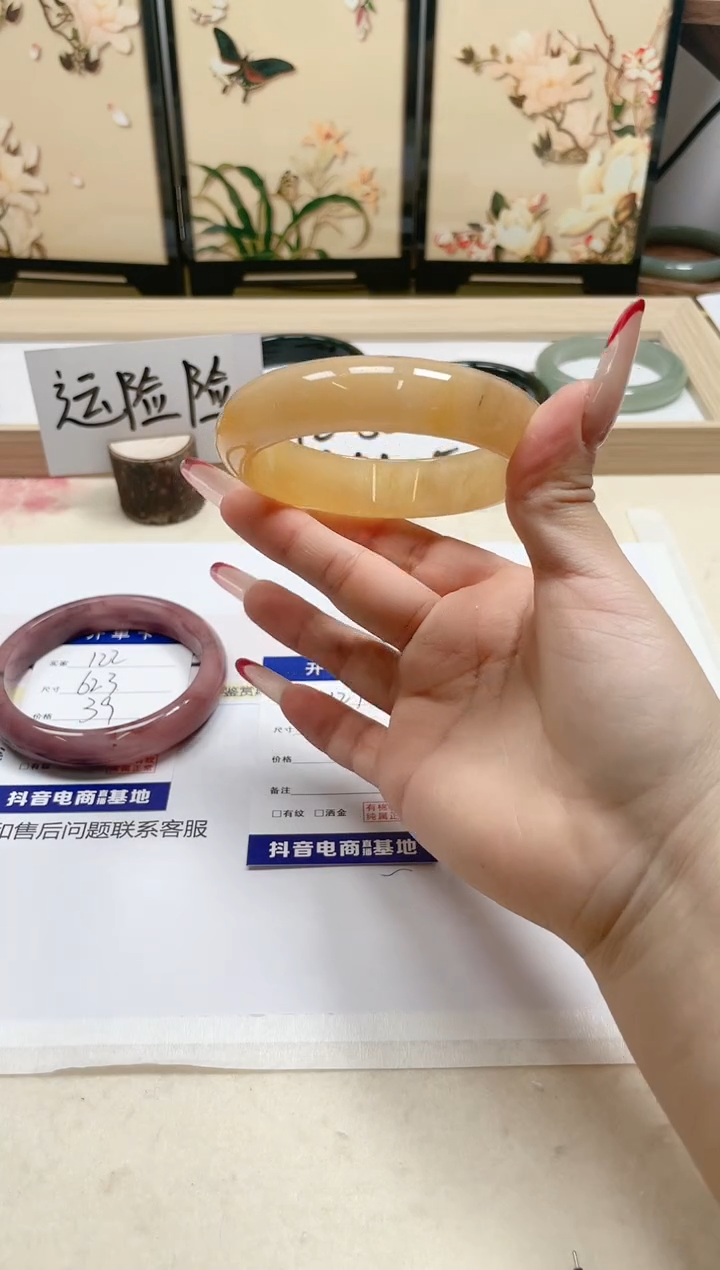 【闪购商品】石英质玉手镯未镶嵌123/60.8