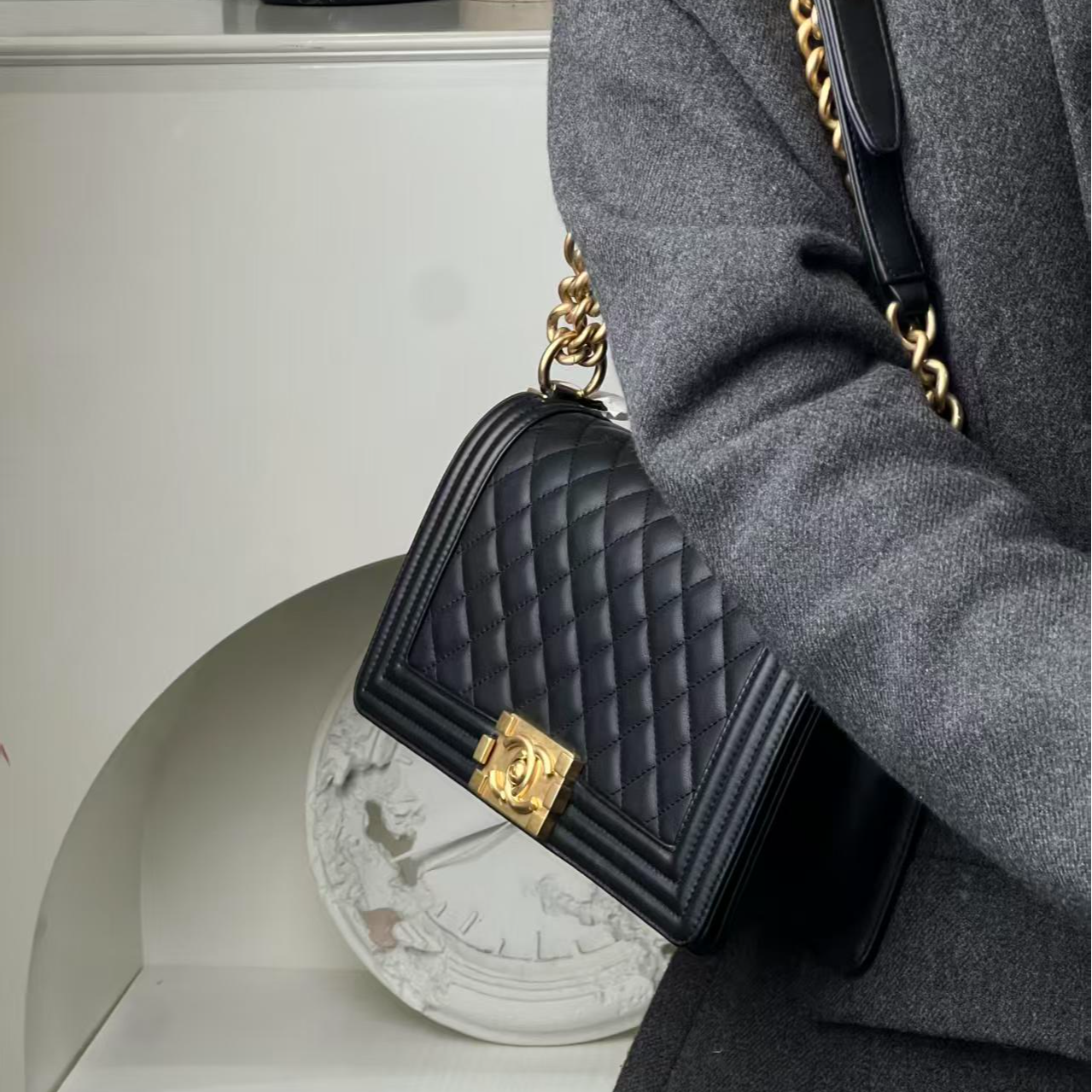 99新 Chanel/香奈儿 leboy中号黑金牛新款皮内里/甄选