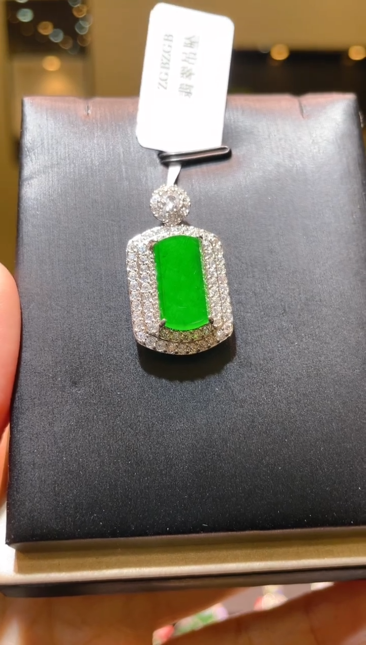 【闪购商品】翡翠吊坠(不含链)未镶嵌A71