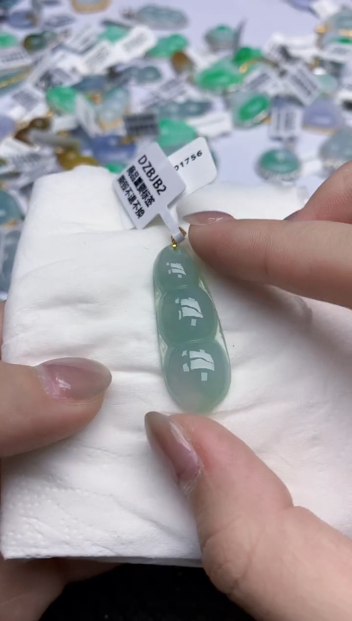 【闪购商品】翡翠颈饰18K金镶嵌天然翡翠A货