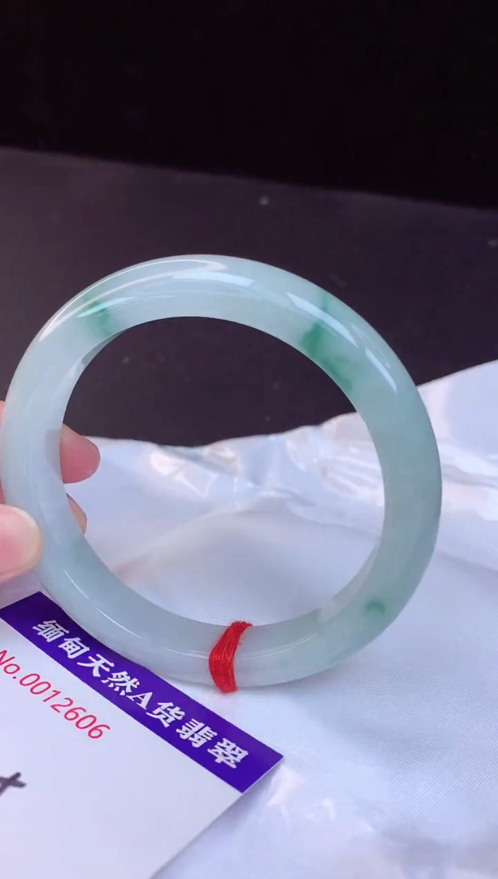 【闪购商品】翡翠手镯未镶嵌61+             