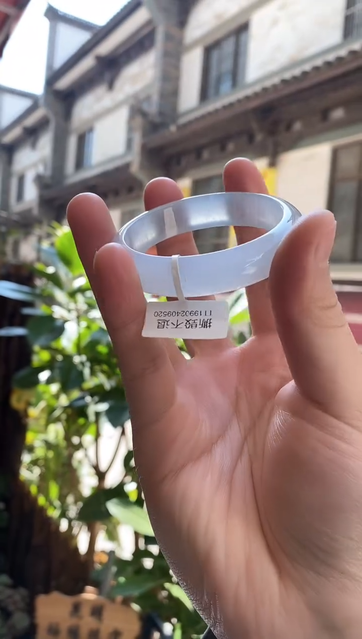 【闪购商品】翡翠手镯未镶嵌52圈