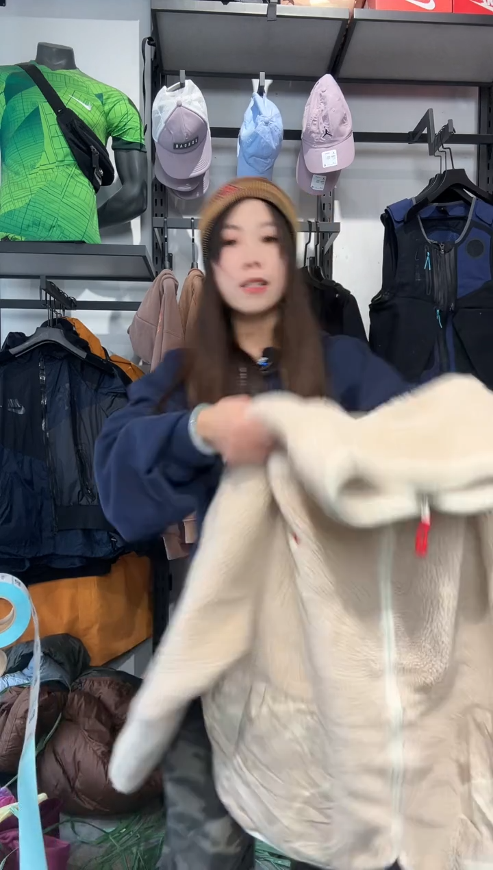 1179  编码 瑕疵款直播间过款为准 尺码   身高  L