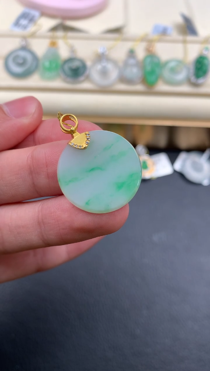 【闪购商品】翡翠颈饰18K金镶嵌D758      