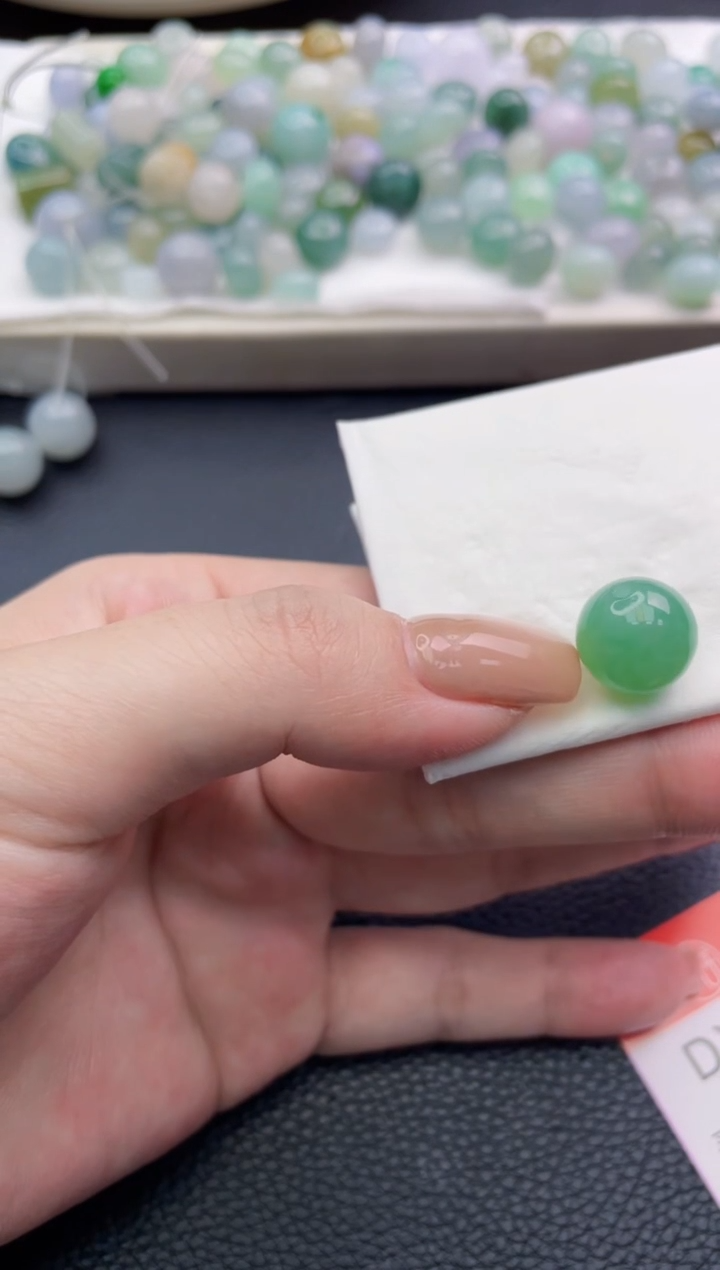 未镶嵌定制翡翠倚*轩珠子