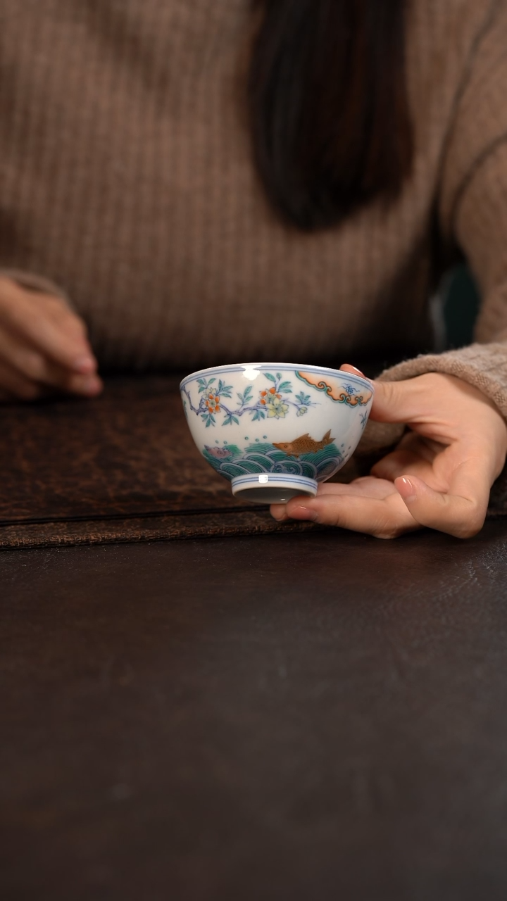 【闪购商品】杯云霞珍藏斗彩落花游鱼鸡心杯