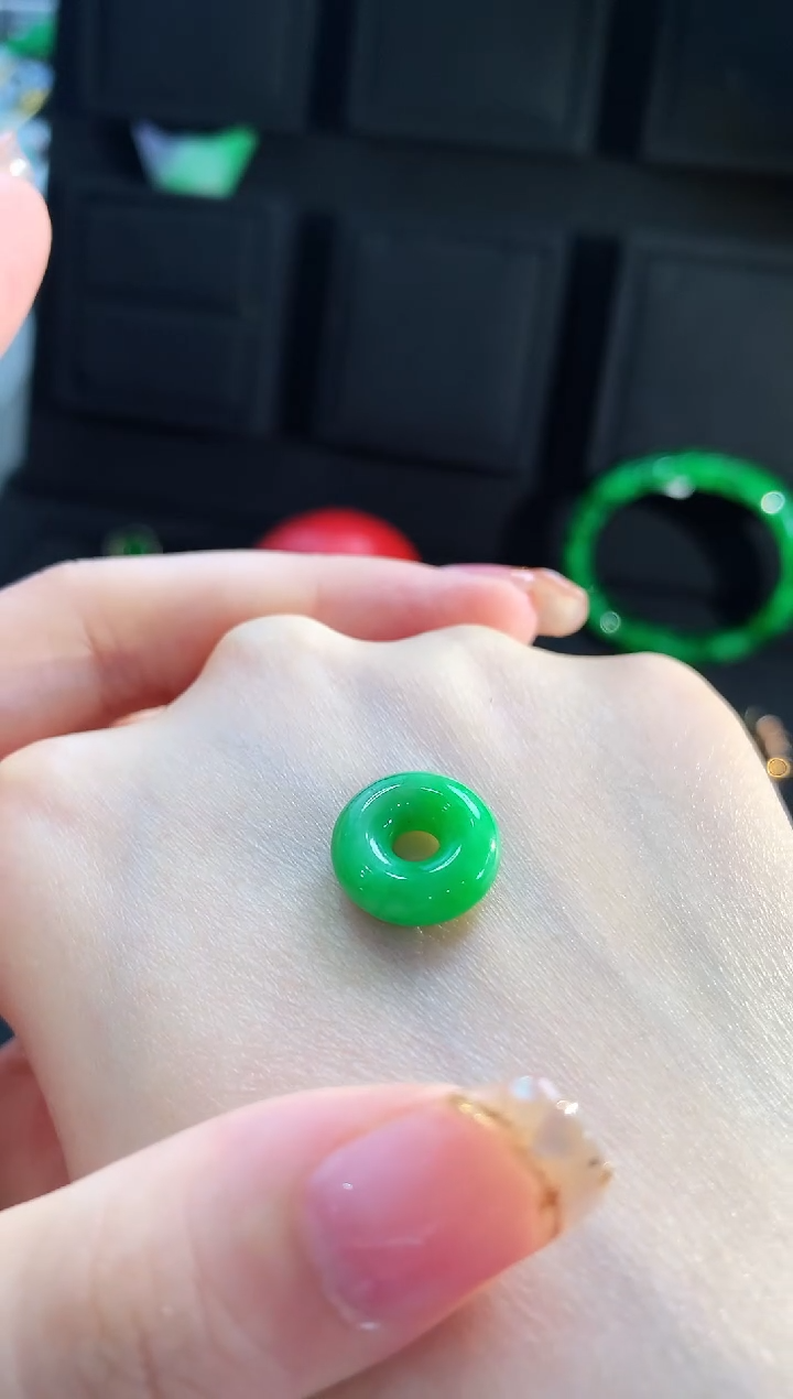 【闪购商品】翡翠吊坠(不含链)未镶嵌配件 有瑕介意勿拍