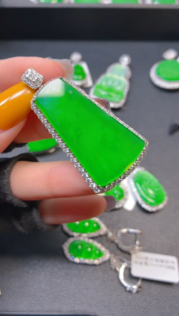 吊坠(不含链)银S925镶嵌翡翠C****81