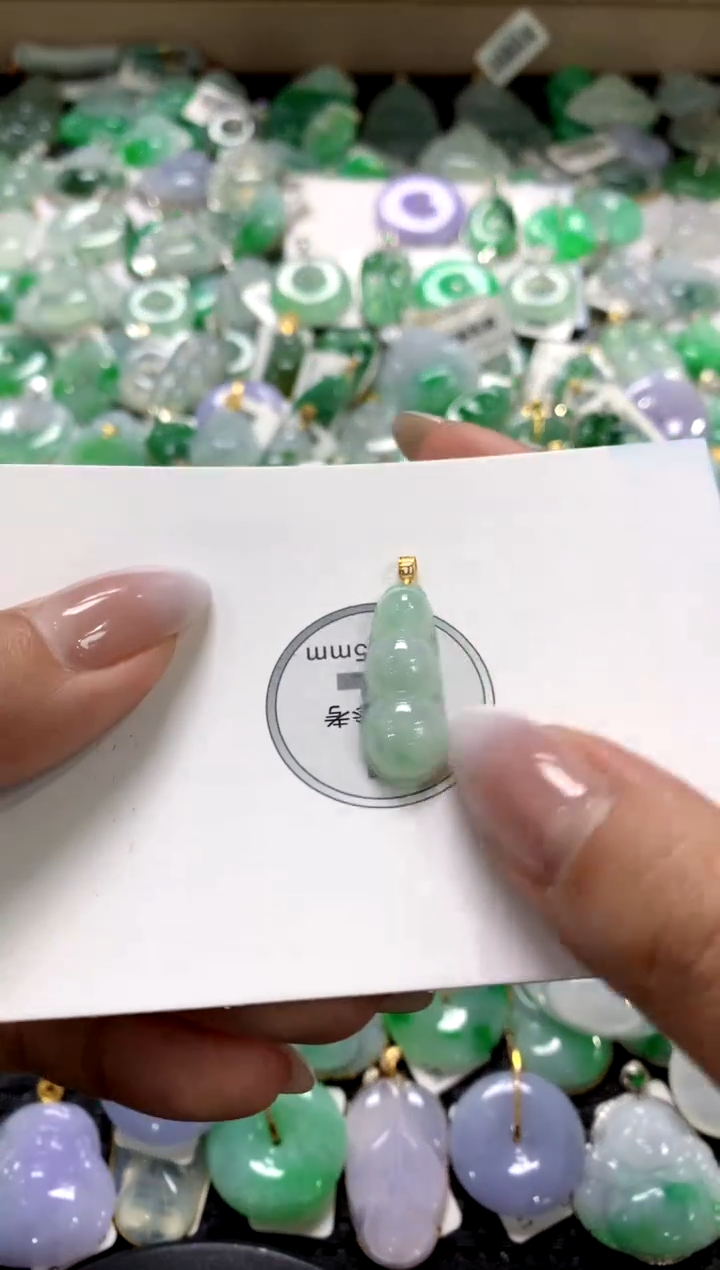 颈饰18K金镶嵌翡翠1111111111111111
