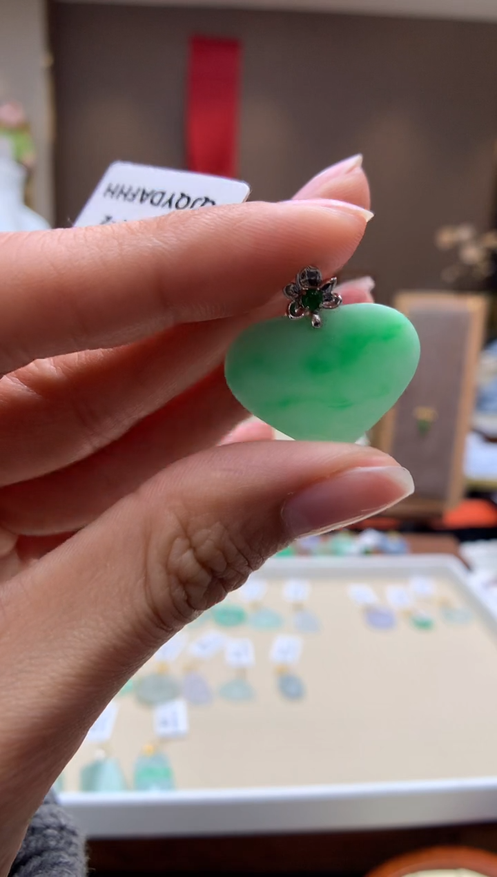 【闪购商品】翡翠颈饰18K金镶嵌爱心