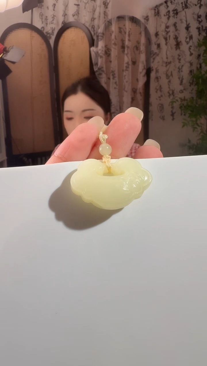 和田玉未镶嵌颈饰锁 