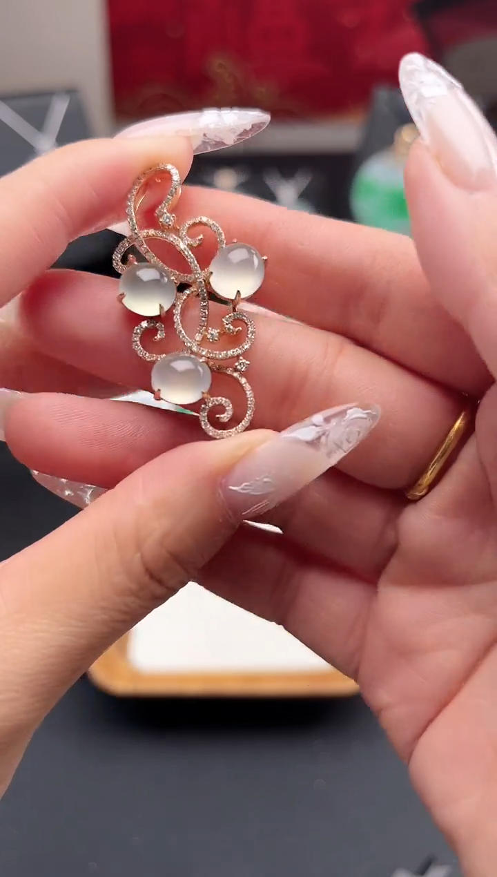 【闪购商品】翡翠颈饰18K金镶嵌戒指