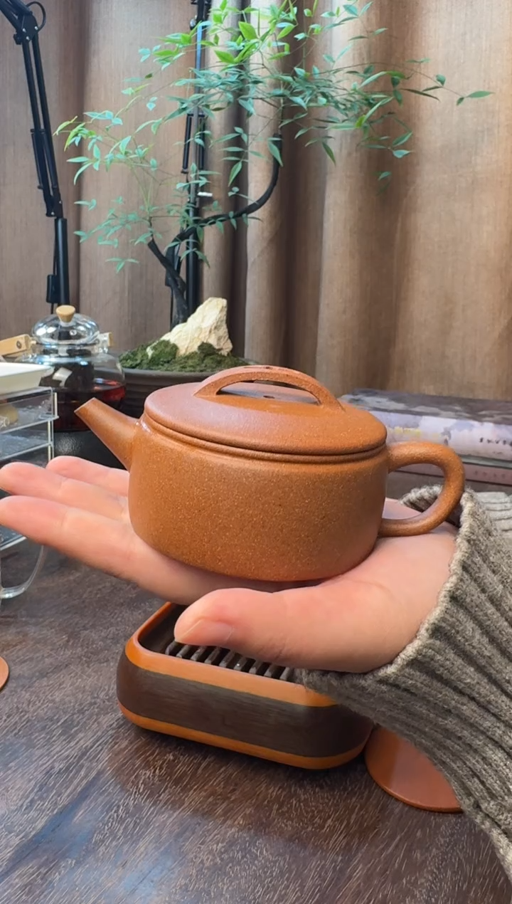 茶壶紫砂﹎***玳汉瓦-半手精工制-老宕口桃花泥-40目-容量：150CC