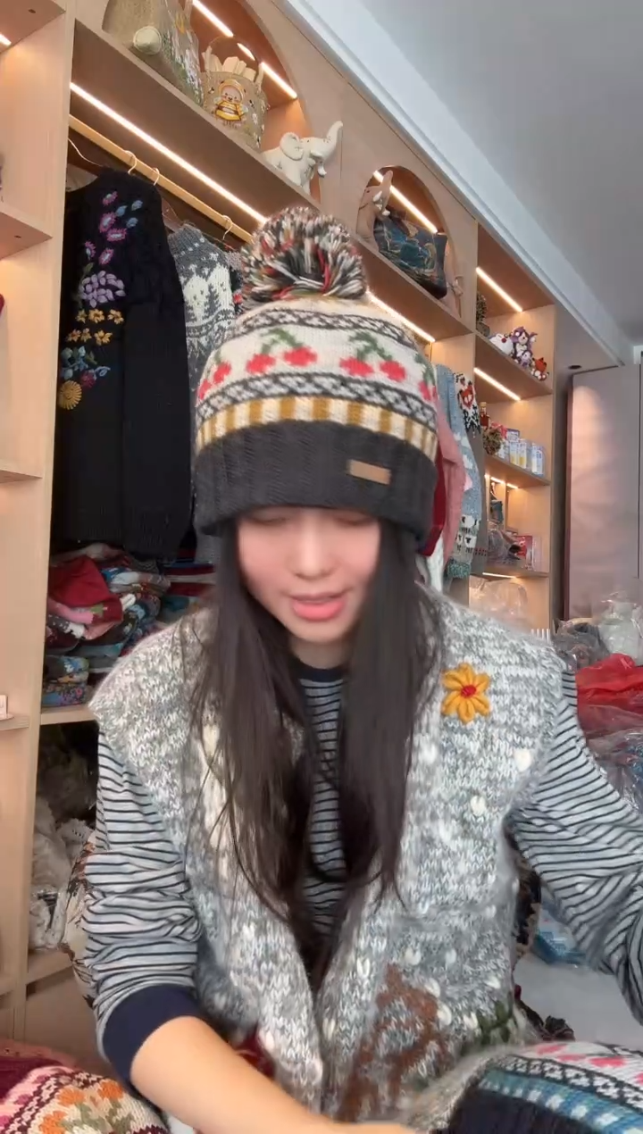 美丽如翻边蓝灰樱桃帽