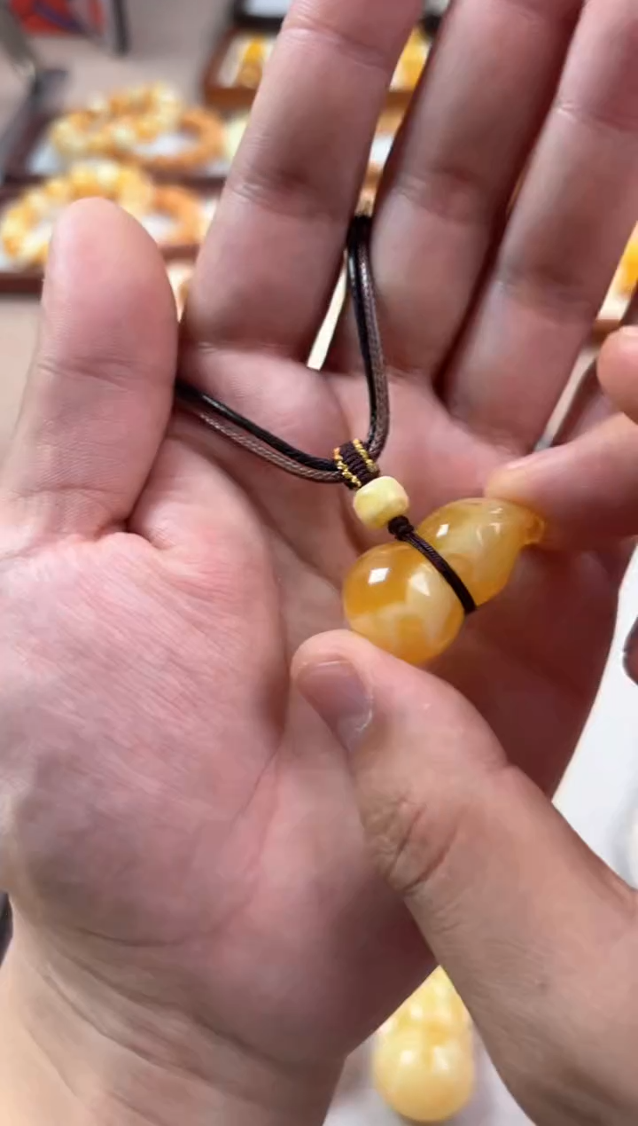 【闪购商品】蜜蜡裸石未镶嵌葫芦