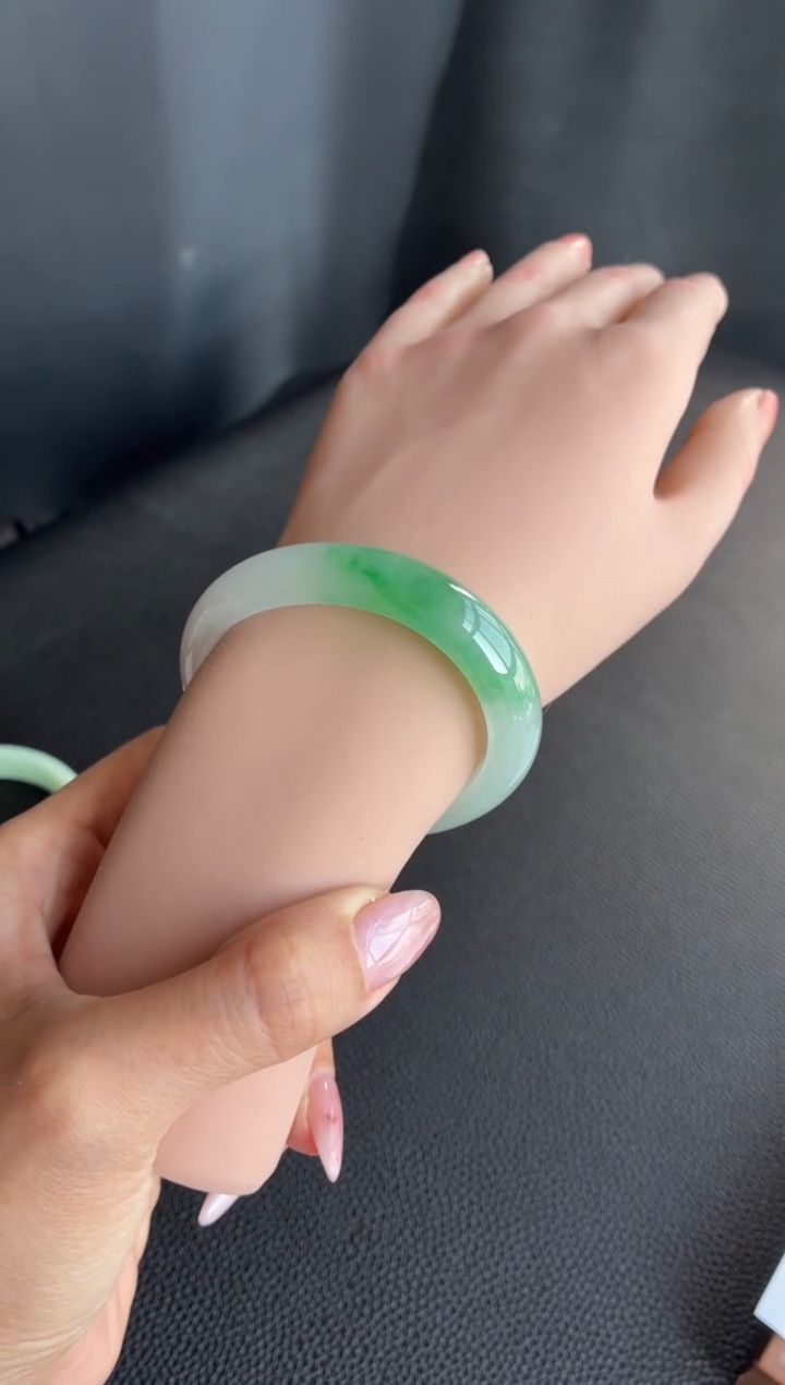 未镶嵌手镯翡翠89号54*44.7*12.6*7.9贵妃