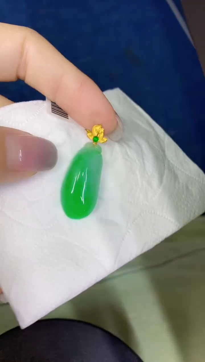 颈饰18K金镶嵌翡翠缅甸天然翡翠A货