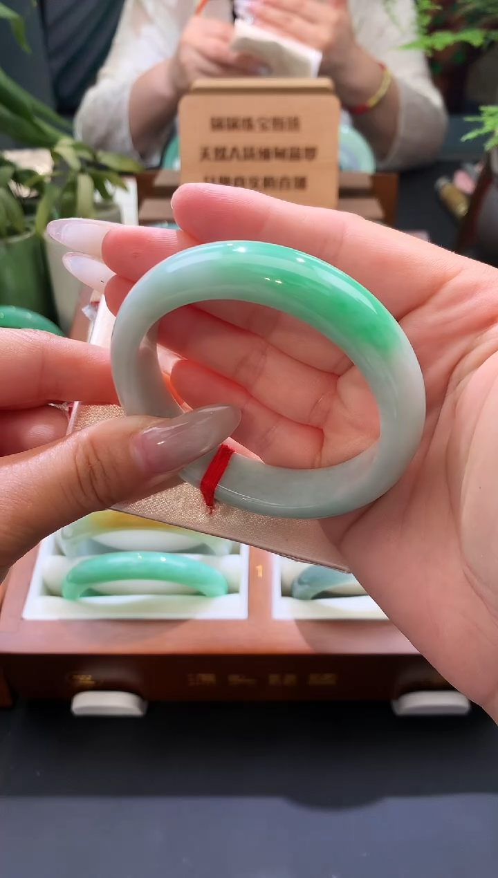 翡翠手镯未镶嵌 天然翡翠手镯 56＋白底青 3号