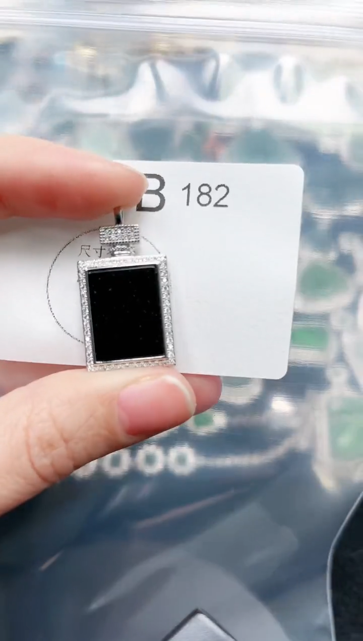 【闪购商品】翡翠颈饰未镶嵌182赠皮绳