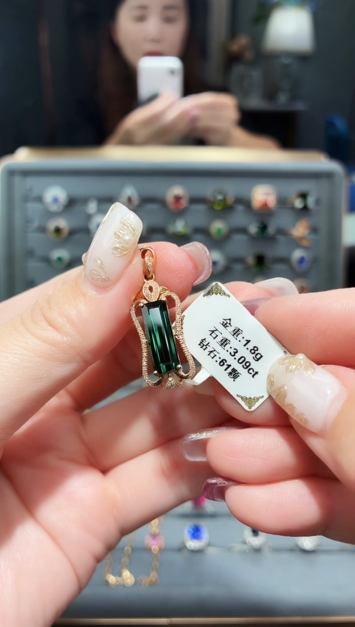 颈饰18K金镶嵌碧玺3.09.