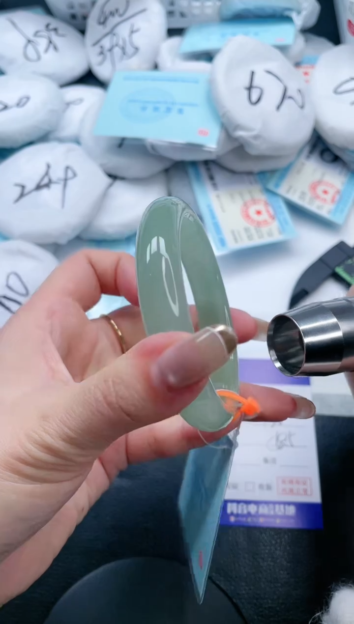 【闪购商品】石英质玉手镯未镶嵌16V294-56