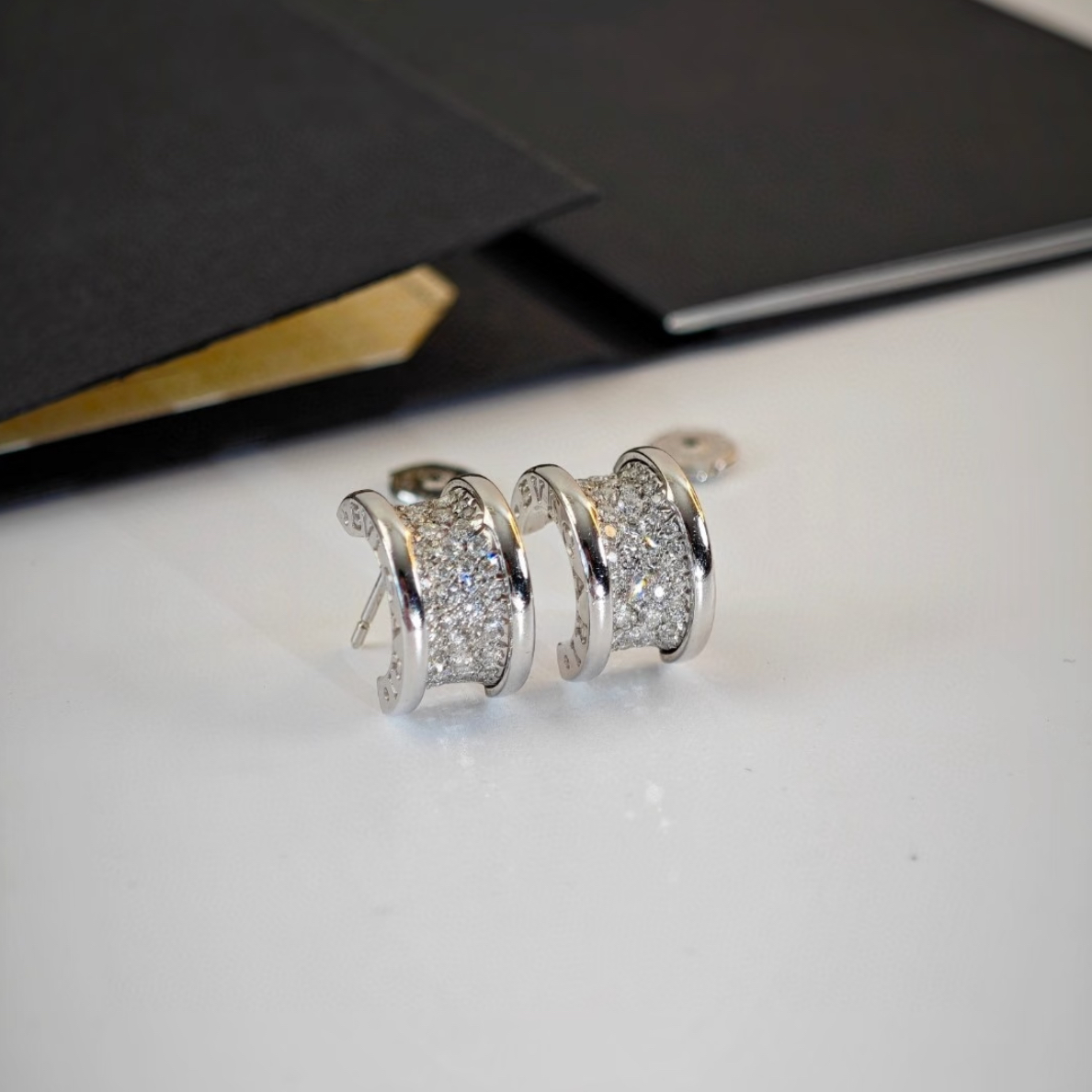 99新 BVLGARI/宝格丽 小花6欢 宝格丽 18k白金 大蛮腰 满钻耳钉