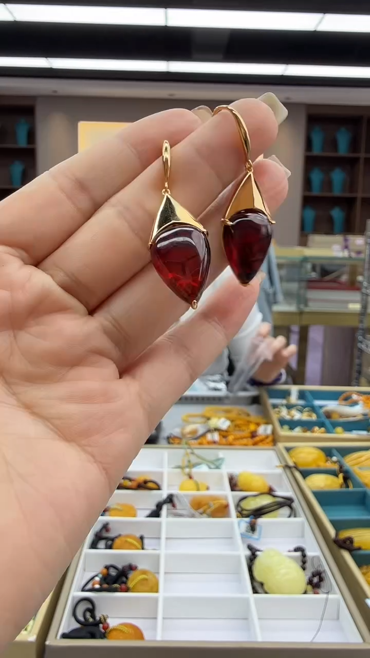 琥珀未镶嵌耳饰194秒拍号 假一罚三 