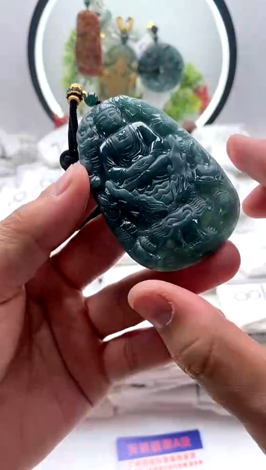 【闪购商品】翡翠颈饰未镶嵌大日如来