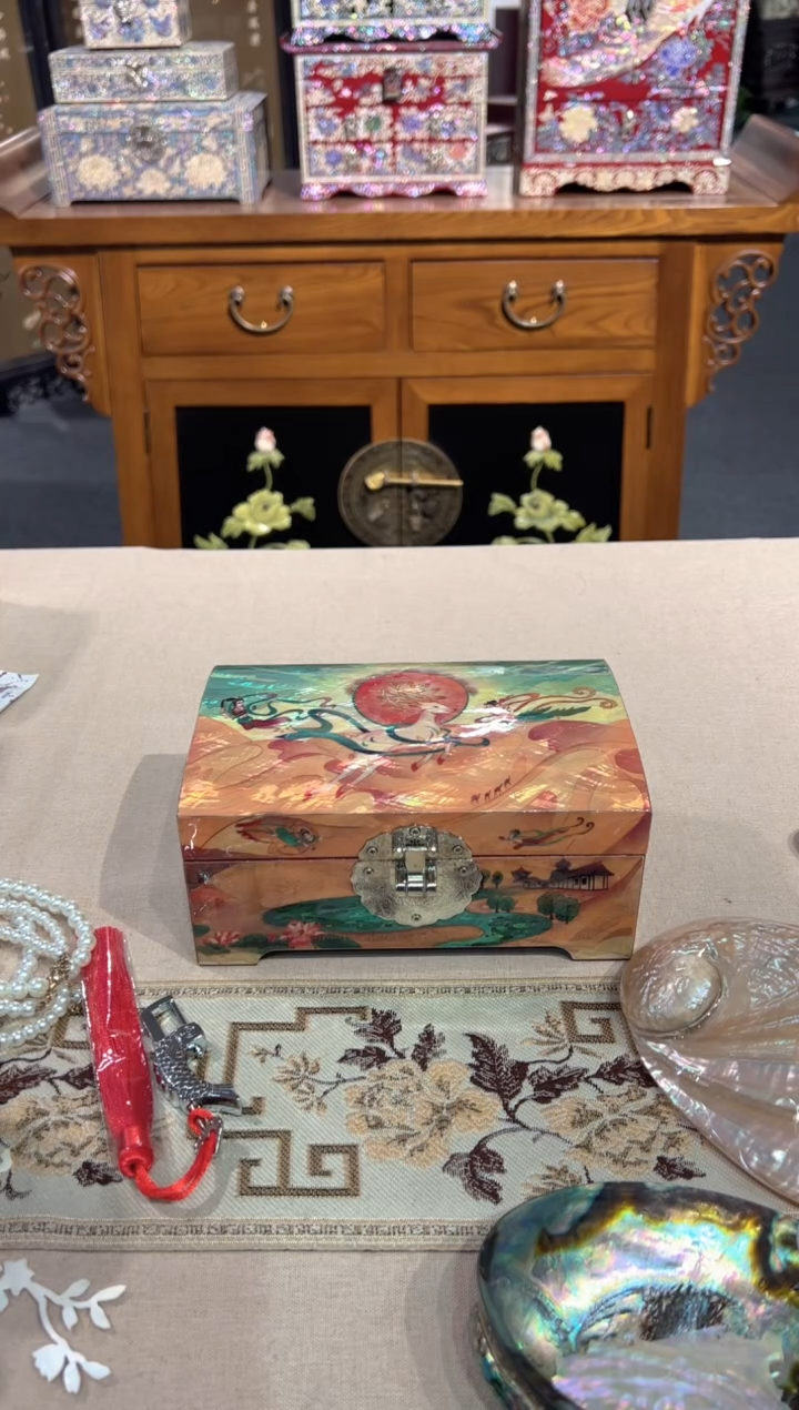 【闪购商品】鱼锁绒布底·弘贝雅螺钿漆器文化馆