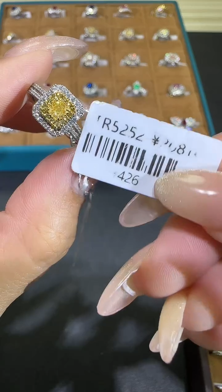 【闪购商品】钻石/18K金镶嵌黄戒指浓彩426