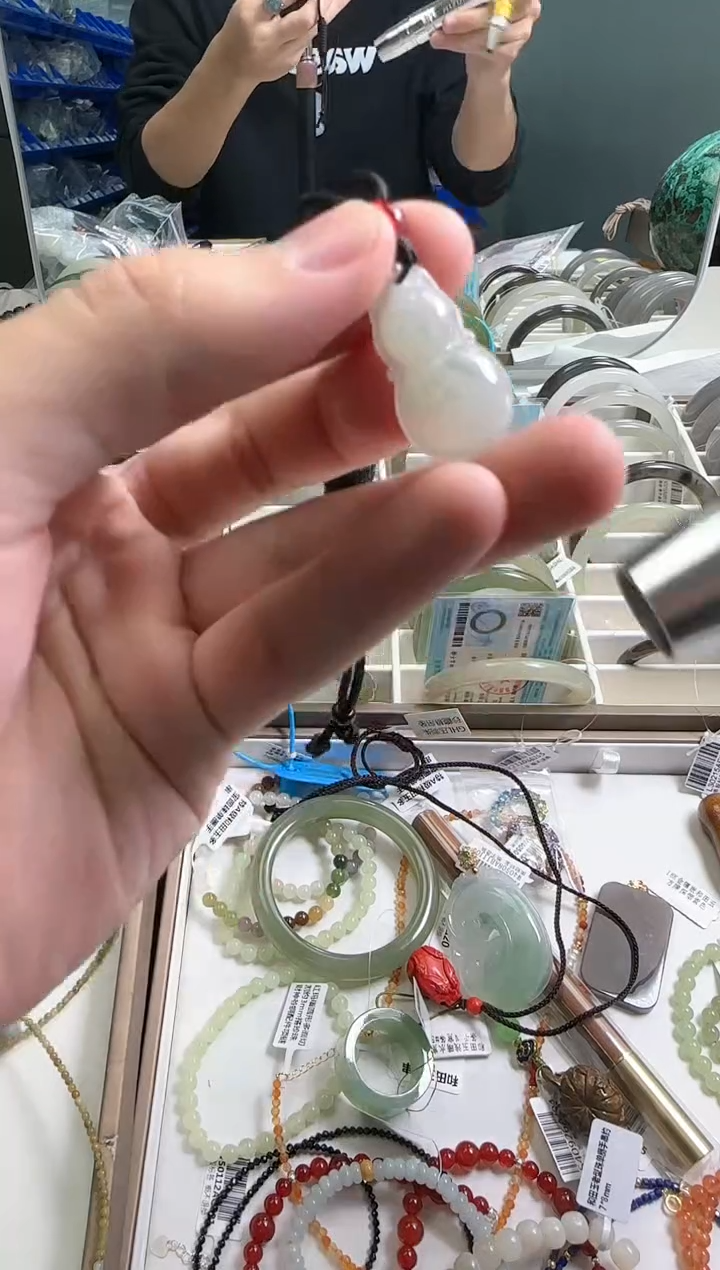 【闪购商品】翡翠吊坠(不含链)未镶嵌翡翠葫芦吊坠