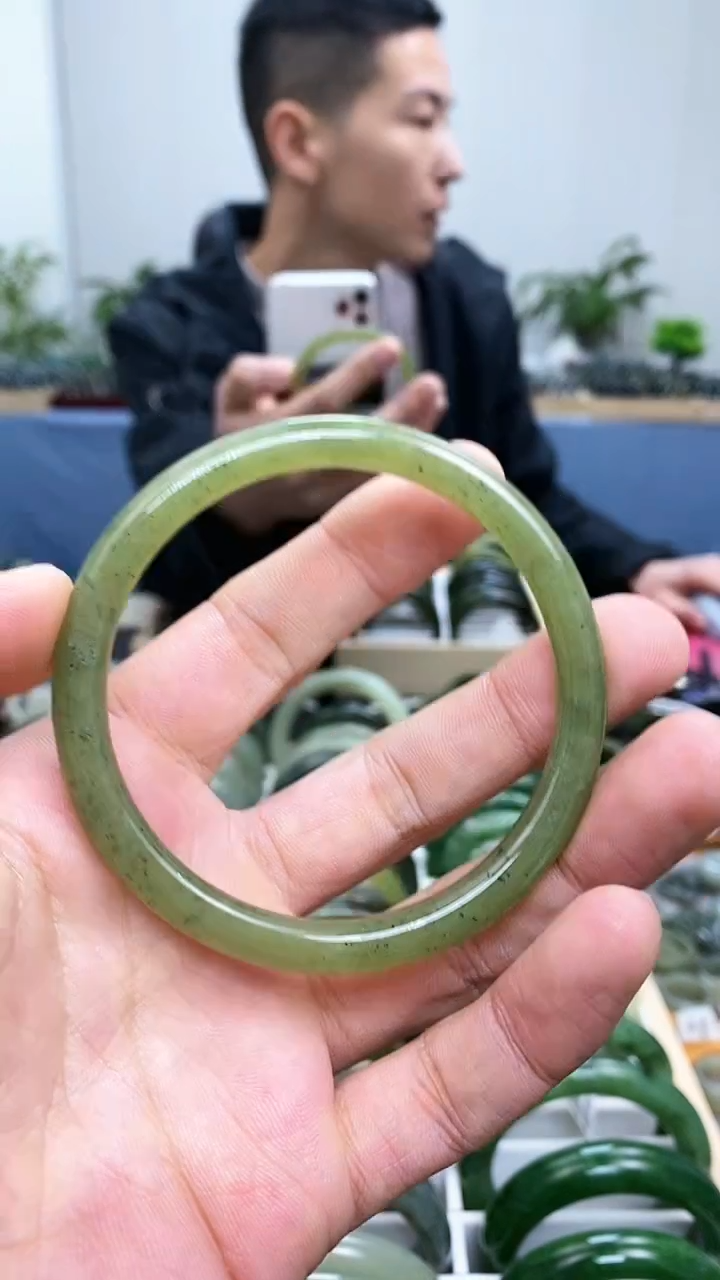 【闪购商品】和田玉手镯未镶嵌61.6