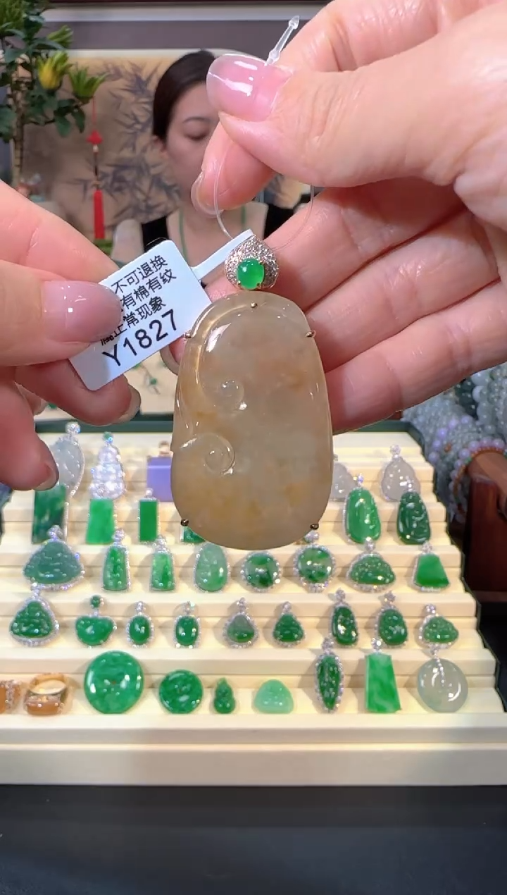 颈饰18K金镶嵌翡翠Y1827  如意
