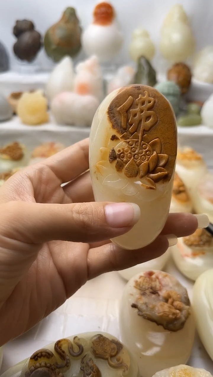 石材方解石手把件不退换佛莲花