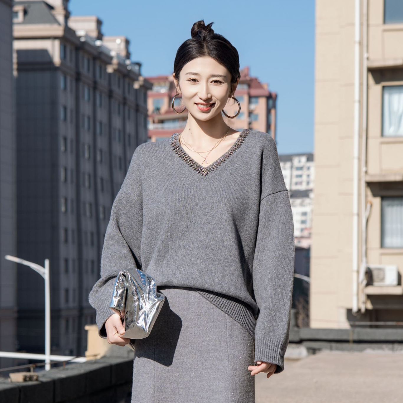 阿玛施AMASS【格雷系】女士秋冬松弛感重工V领套头毛衣538089