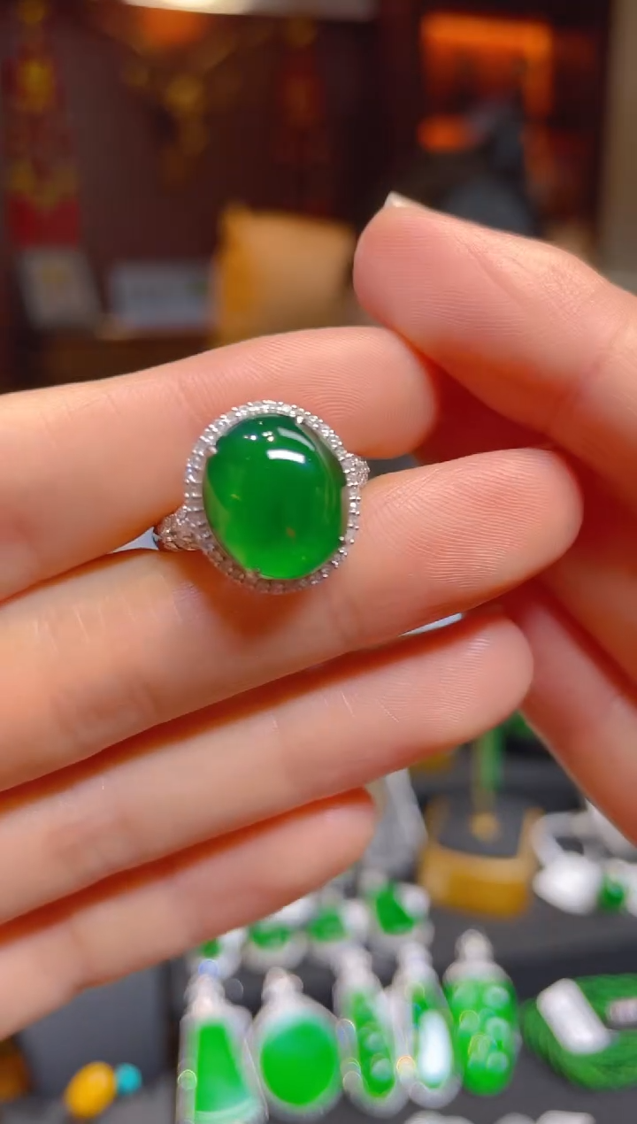 【闪购商品】翡翠戒指18K金镶嵌112245天然A货翡翠蛋面戒指