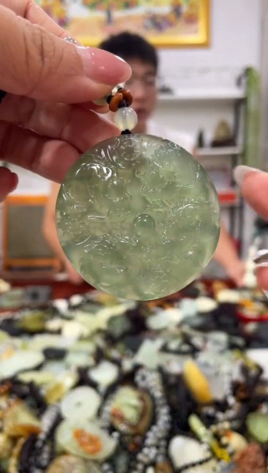 岫玉未镶嵌吊坠 