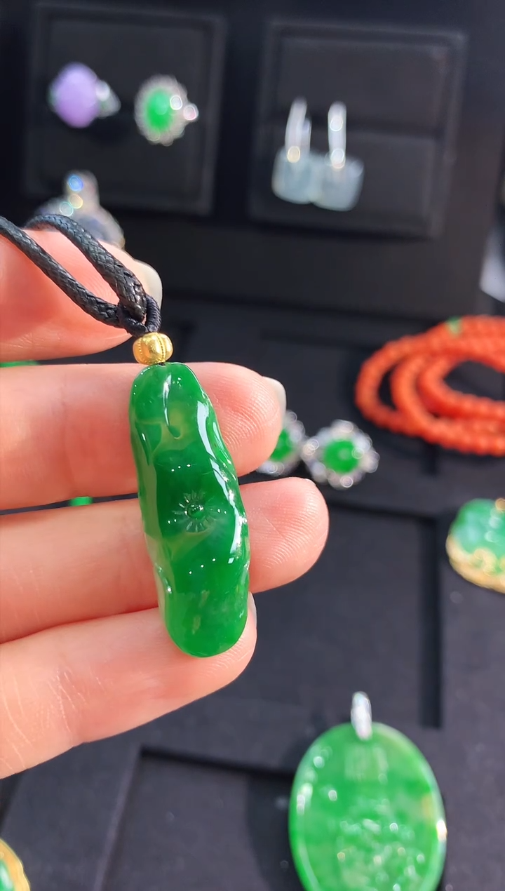 【闪购商品】翡翠颈饰未镶嵌吊坠