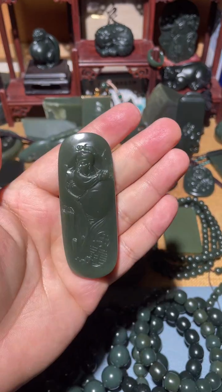 颈饰未镶嵌和田玉（青玉）1