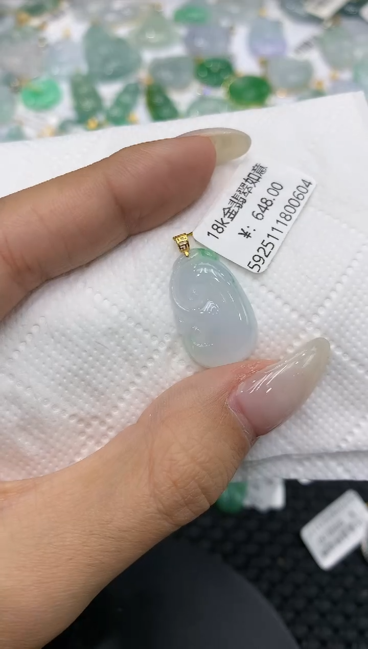 颈饰18K金镶嵌翡翠111111111111