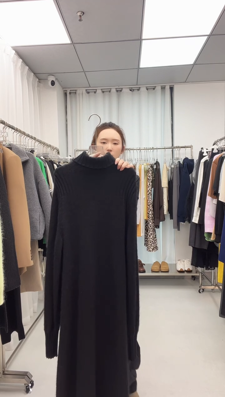 编号093 品牌毛衣裙  待开价