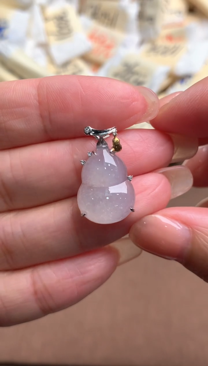 18K金镶嵌挂件翡翠一