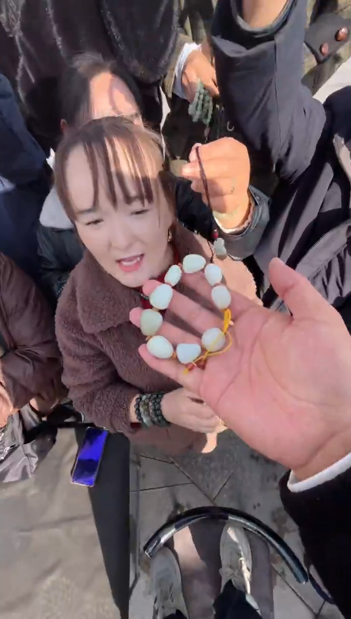 未镶嵌和田玉（糖玉）挂件和田玉