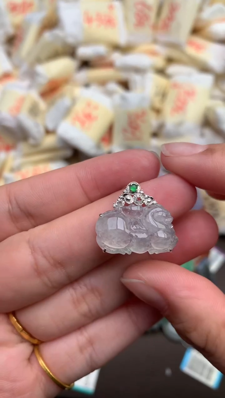 翡翠挂件18K金镶嵌—