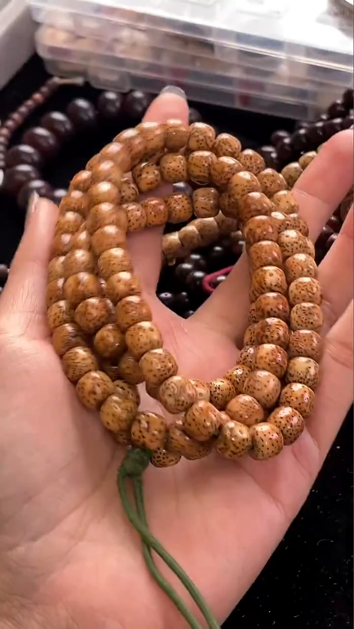 吊坠星月菩提精工级粉皮陈籽桶珠9*8长串（B）