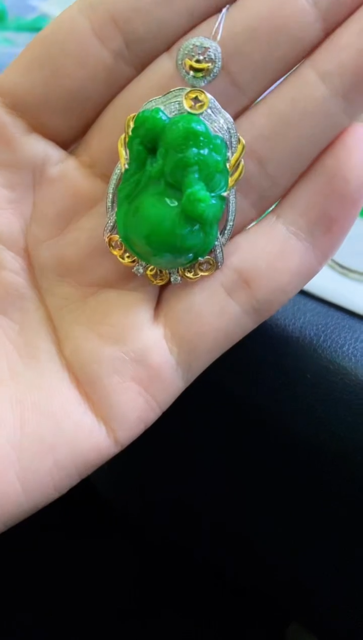 【闪购商品】翡翠颈饰18K金镶嵌吊坠