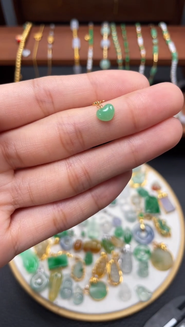 【闪购商品】翡翠吊坠(不含链)18K金镶嵌一个  JK715